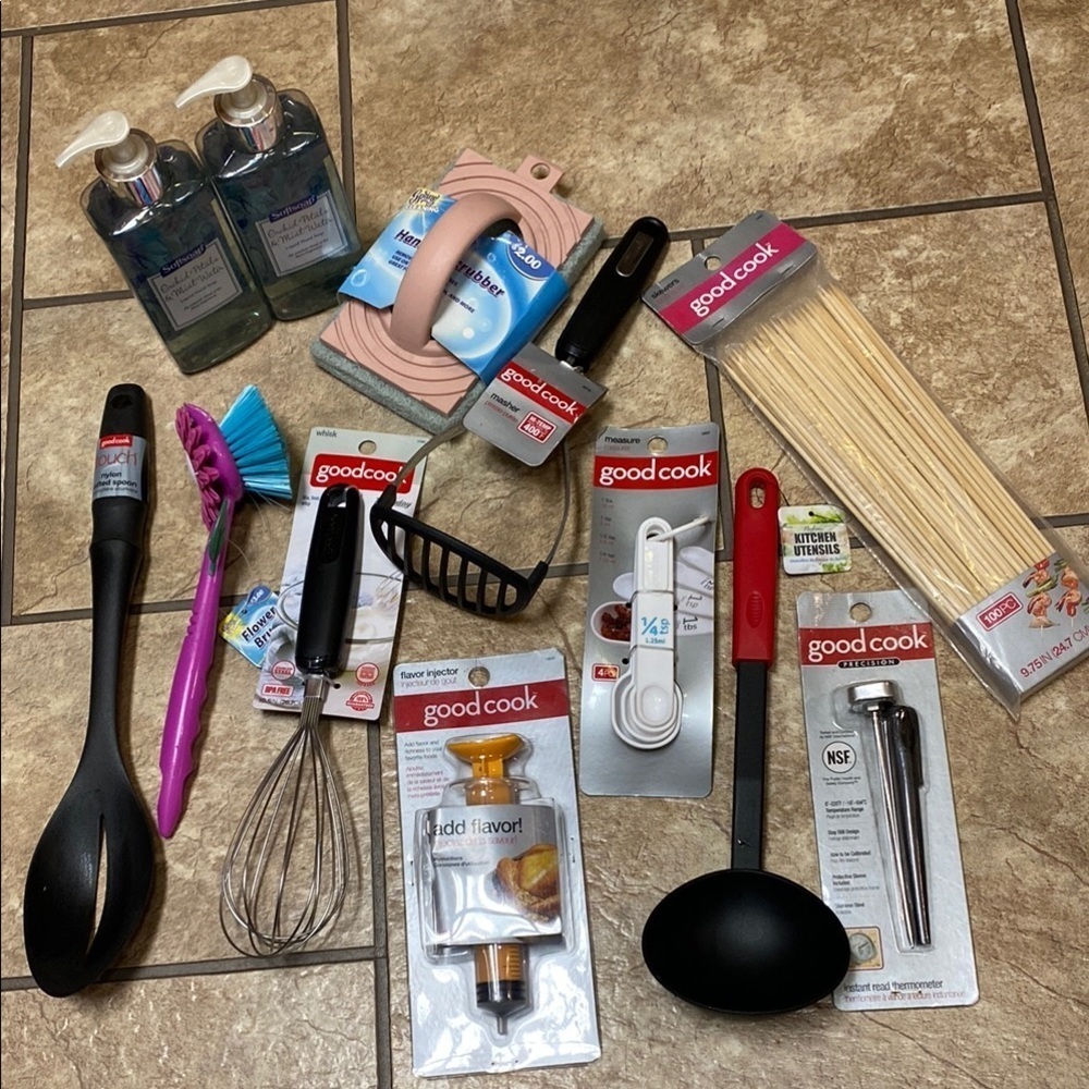 Goodcook Kitchen Utensil Set plus Handsoap & Scrubbers
